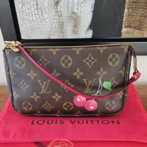 💯AUTHENTIC VINTAGE LOUIS VUITTON X MURAKAMI POCHETTE